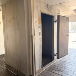 Commercial Walking Freezer 