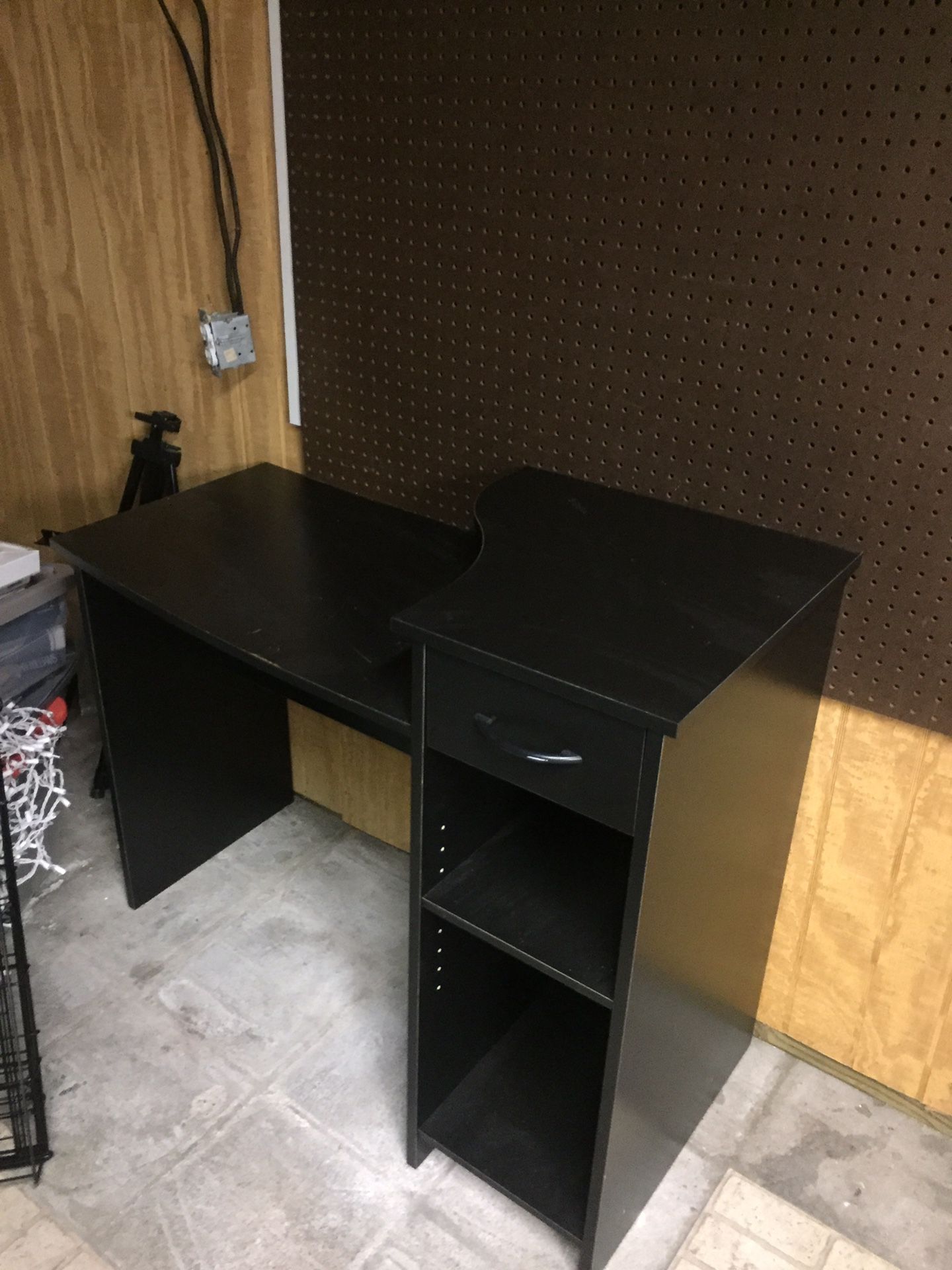 Black computer desk