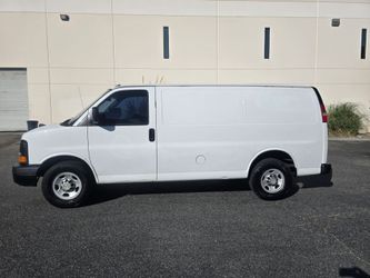 2014 chevy express 2500 4.8 v8 cargo van 188k milles just smog cold ac clean title one owner reg current located in pomona runs good no problems Bluet