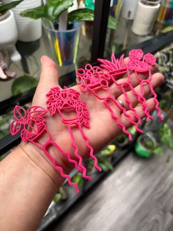 5 trellises plus 5 plant pins