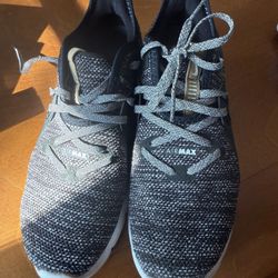 These 2 Pairs Of Shoes Each Are 5$ 