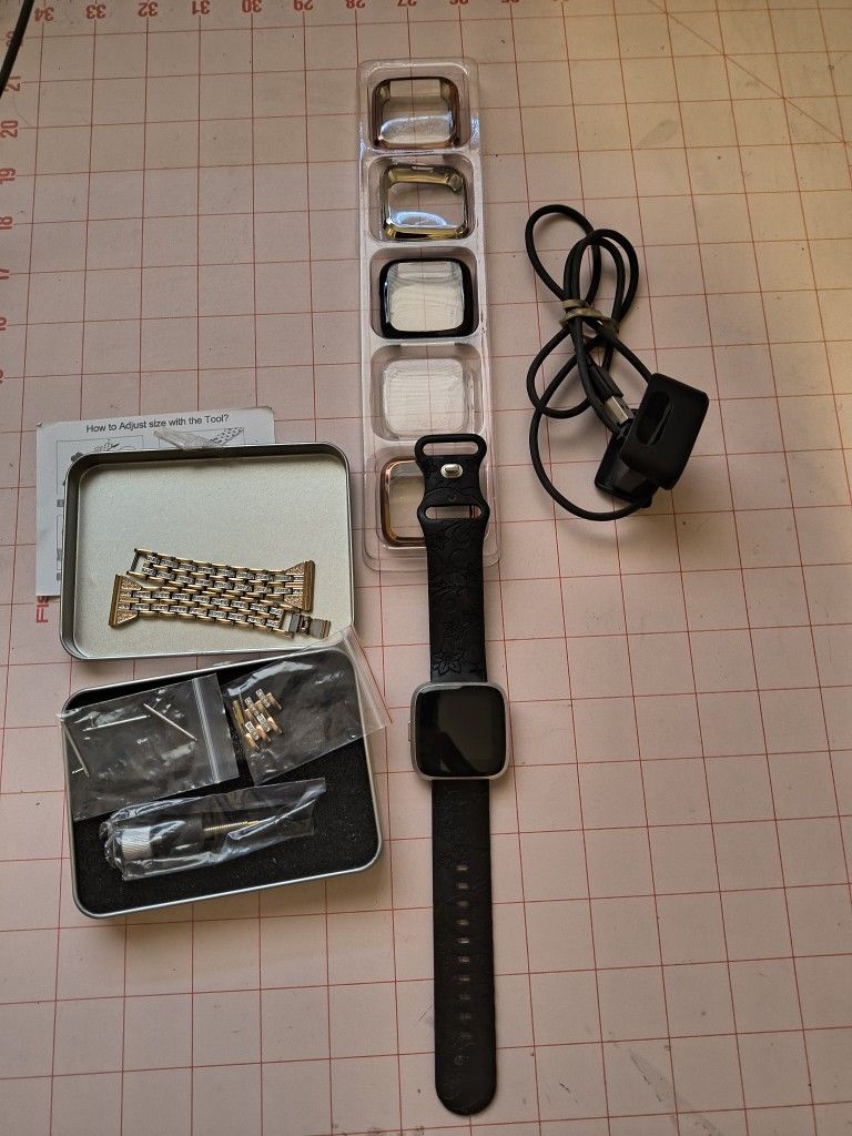 Fitbit Versa Lite With Accessories