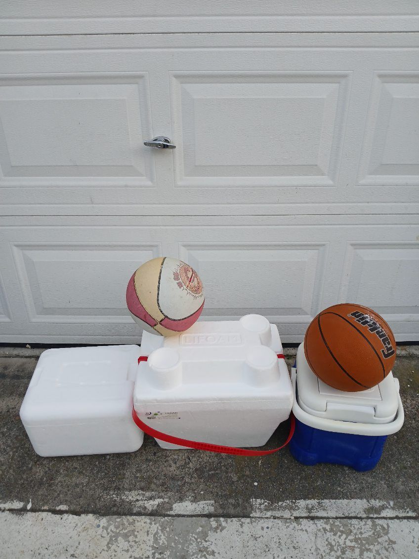 3 Styrofoam boxes, 2 balls