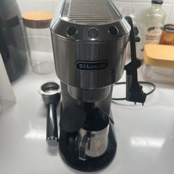 Delonghi Expresso Machine 