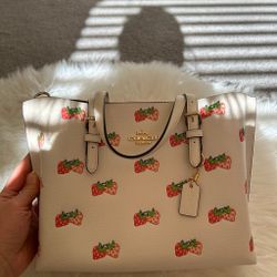 Coach Mollie Tote Bag 25 With Strawberry Print