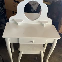 Vanity Little Girl Vanity W/stool 