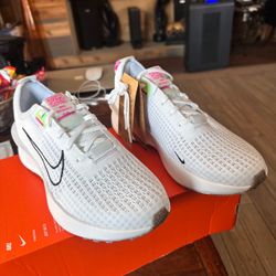 Brand New NIKE INTERACT Tennis Shoes Size 8 1/2 Men’s - 10 Women’s ♥️♥️