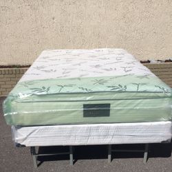 Brand New Queen Size Plush Pillow Top Mattress And Box Spring In Plastics 