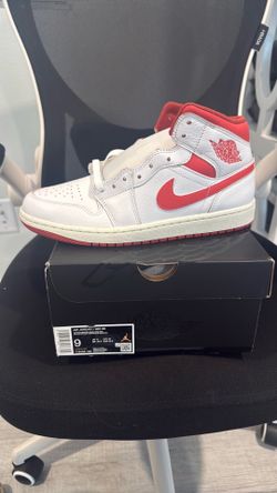 Air Jordan 1 Mid SE “Dune Red”, style FJ3458-160, men’s size 9