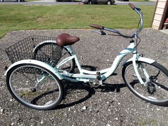 26 INCH ADULT SCHWINN TRICYCLE