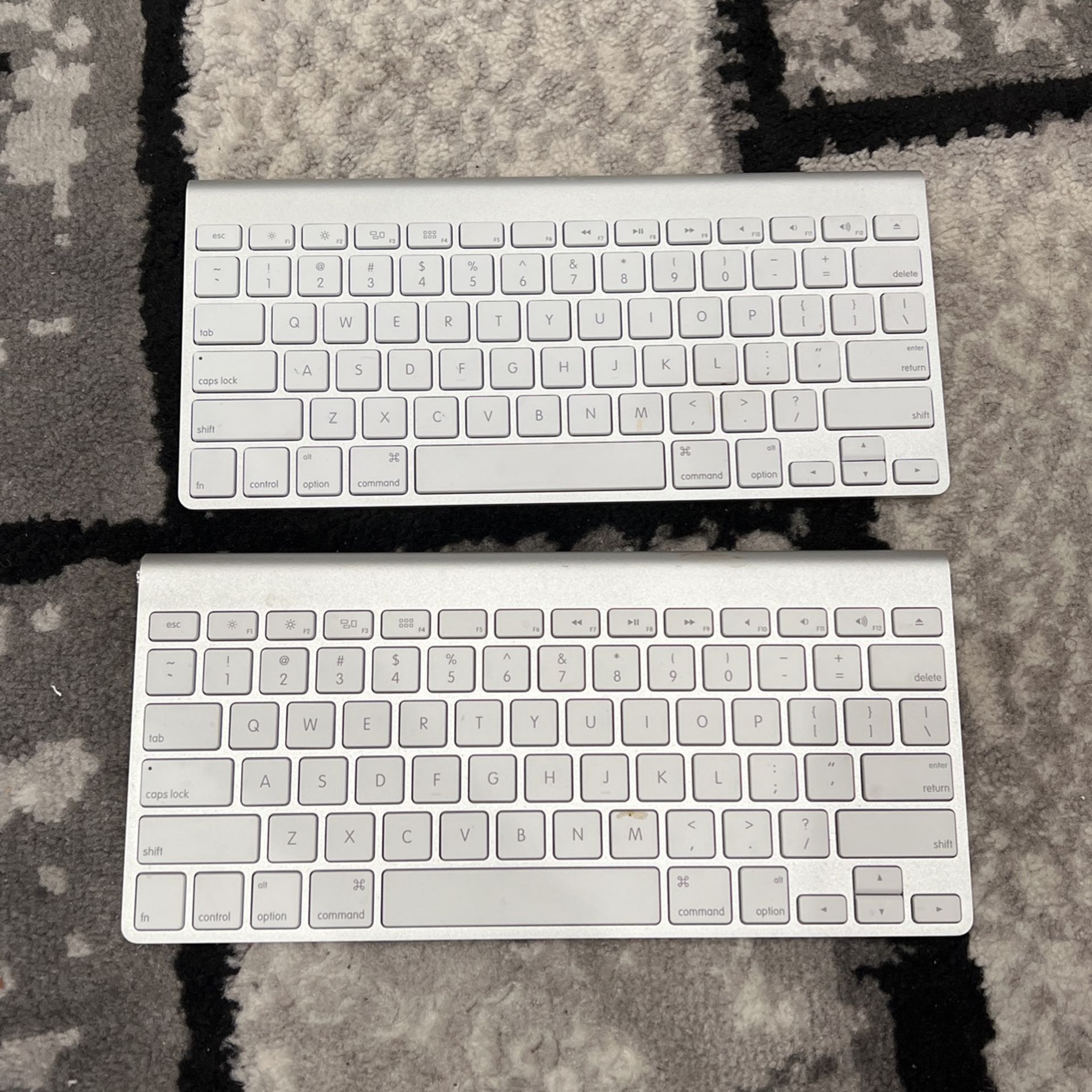 Apple Bluetooth Wireless Keyboard (A1314)