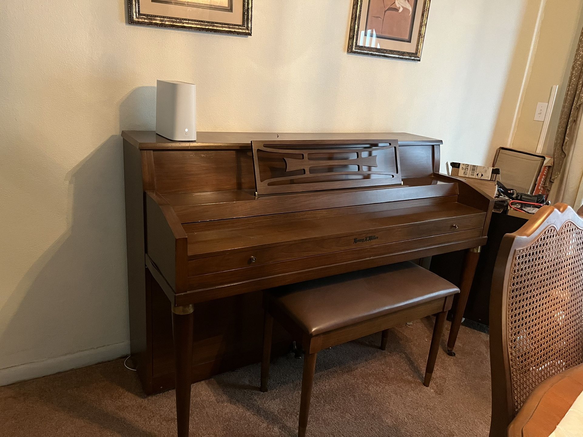 VINTAGE KIMBALL CONSOLE PIANO SATIN OAK
