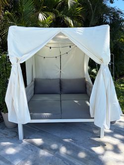 Cabana / Daybed