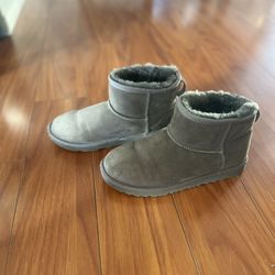 Girls Grey Ugg  Boots 