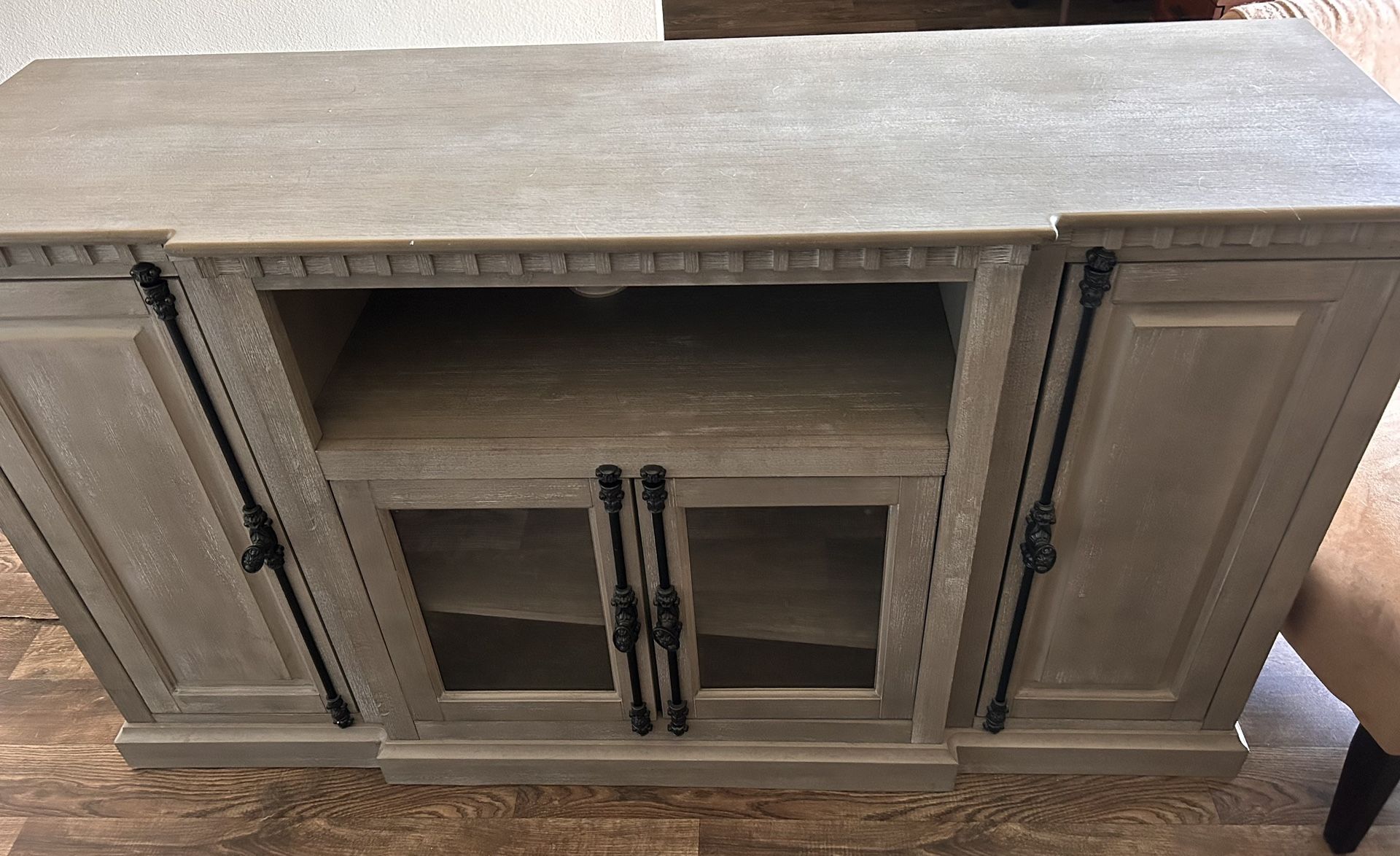 Beautiful Chin-Shu Wooden Limited Large Tv Stand w/ Glass Doors Living Room Furniture Bedroom