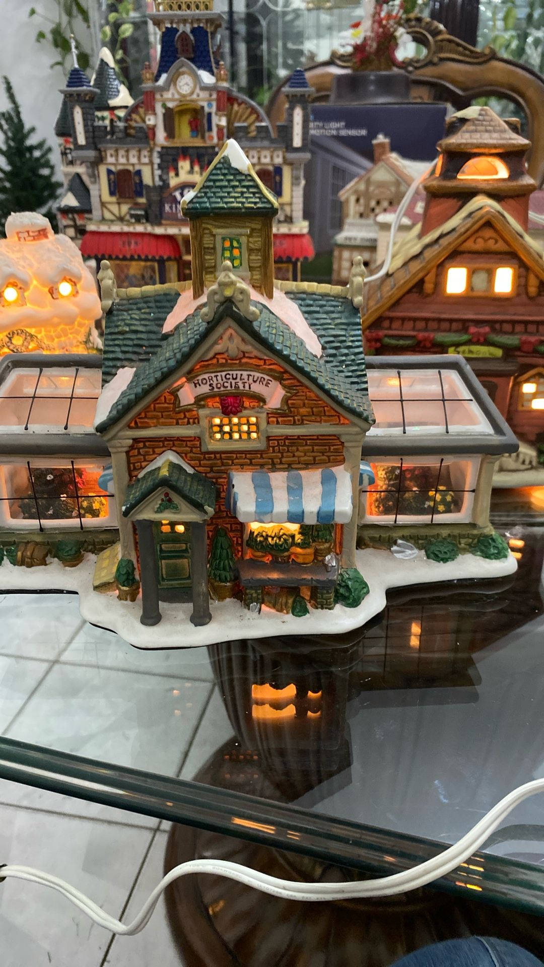 CHRISTMAS VILLAGE CON LUZ  10” Inch Width/  8” Inch Height 