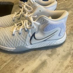 Nike Kyrie Size 10