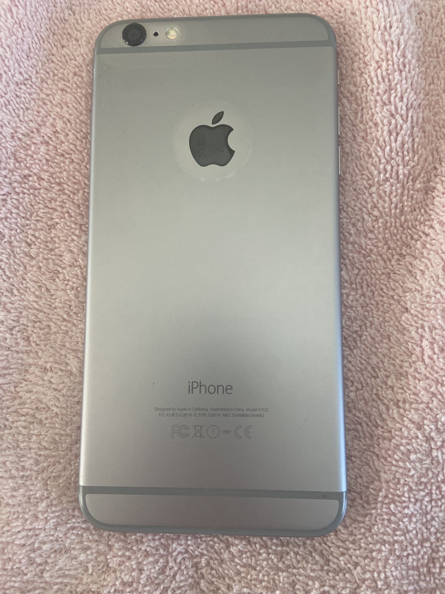 I Phone 7 With case In MINT CONDITION. UNLOCKED