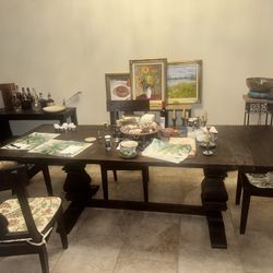 Expendable Dining Table With 4 Chairs In Good Condition , There Are Signs Of Wear And Tears