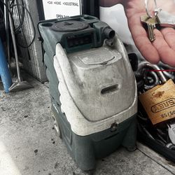 Commercial carpet cleaner