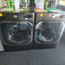 New Open Box LG Front Load Washer And Dryer Set 
