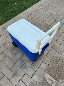 Rolling Igloo Cooler