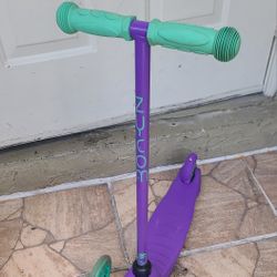 3 Wheels Kids Scooter