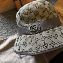 Bucket hat