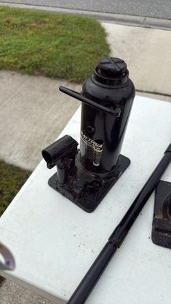 12 Ton Hydraulic Low-Profile Bottle Jack - Black