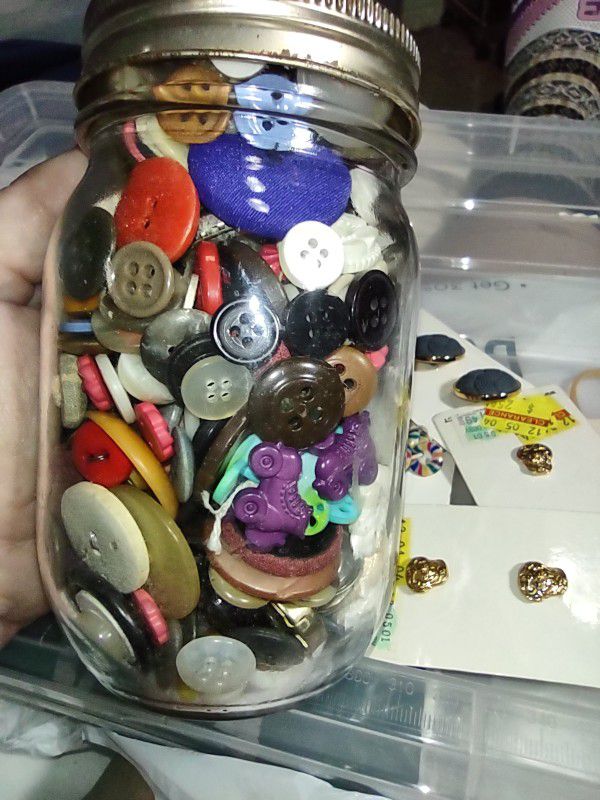small mason jar of buttons