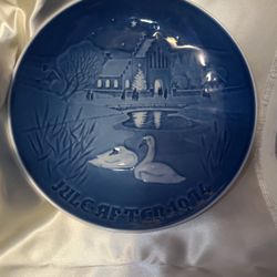 Bing Grondahl Blue & White 1974 Jule After Plate Christmas in the Village #9074