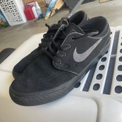 Black Nike’s Stefan Janoski Sz. 7youth