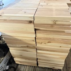 Madera solida de Cedro para proyectos , en las fotos están las medidas . Sur de Sacramento