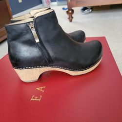 Dansko black leather boots 