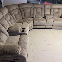 New Recliner Sectional Couch ! Free Delivery 🚚 ! Financing Available ! 