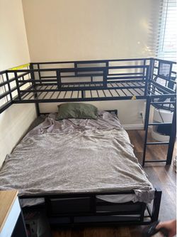 Bunk bed with full size bottom