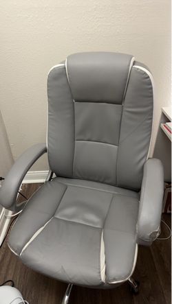 MUST Go! Chair/lamp/monitor/table