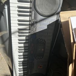 Casio Electric Keyboard Piano 
