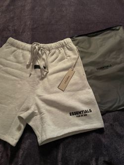 Essential shorts (light oat) size small