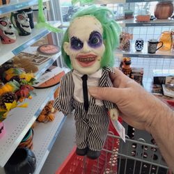 BEETLE JUICE HORROR THEMED MEZCO DOLL
