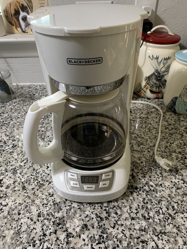 White Black and Decker 12 cup programmable coffee maker for Sale in San
