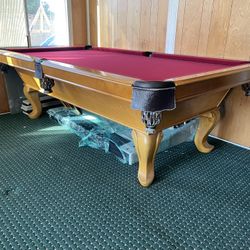 Pool Table 8ft Like New ( Free Delivery & Set Up ) 