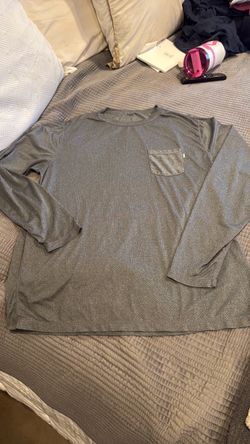 Men’s Vuori top shirt size XL