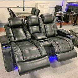 Party Time Midnight Power Reclining Loveseat With Console 