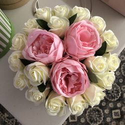 Gift box with soap flowers