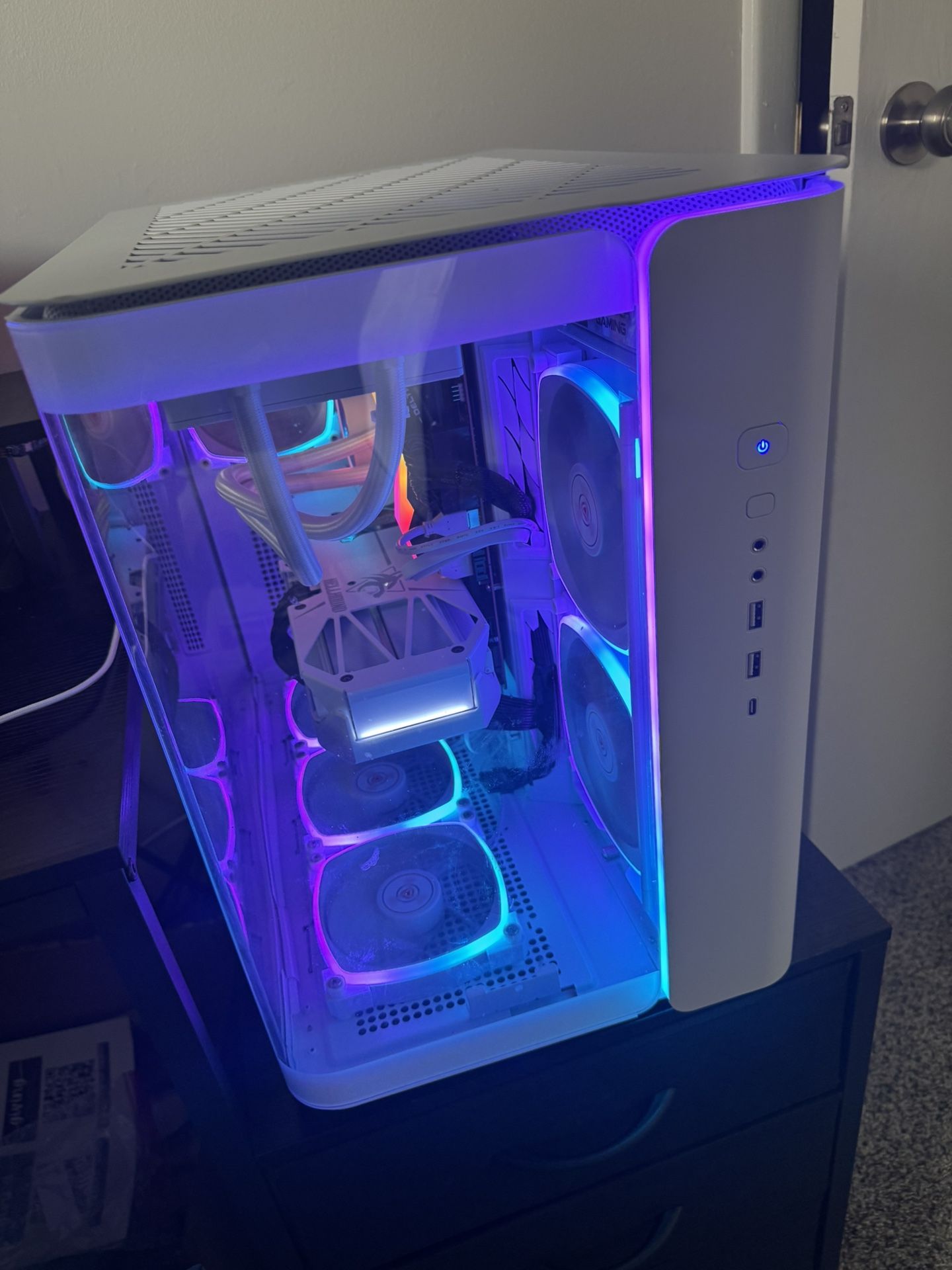 White Gaming Pc
