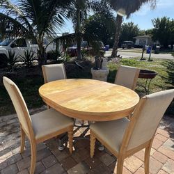 table with 4 chairs The dimensions are: height 30, length 54, width 42; the base is metal.