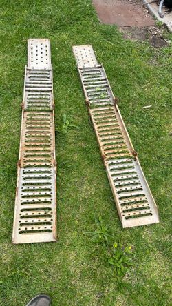 Heavy folding ramps