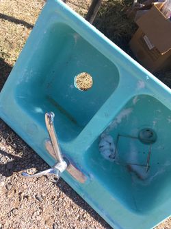 Shabby chic farm sink display