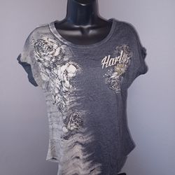 Harley Davidson Rose Studded T-shirt size small
Pit to pit 19" Length 22"